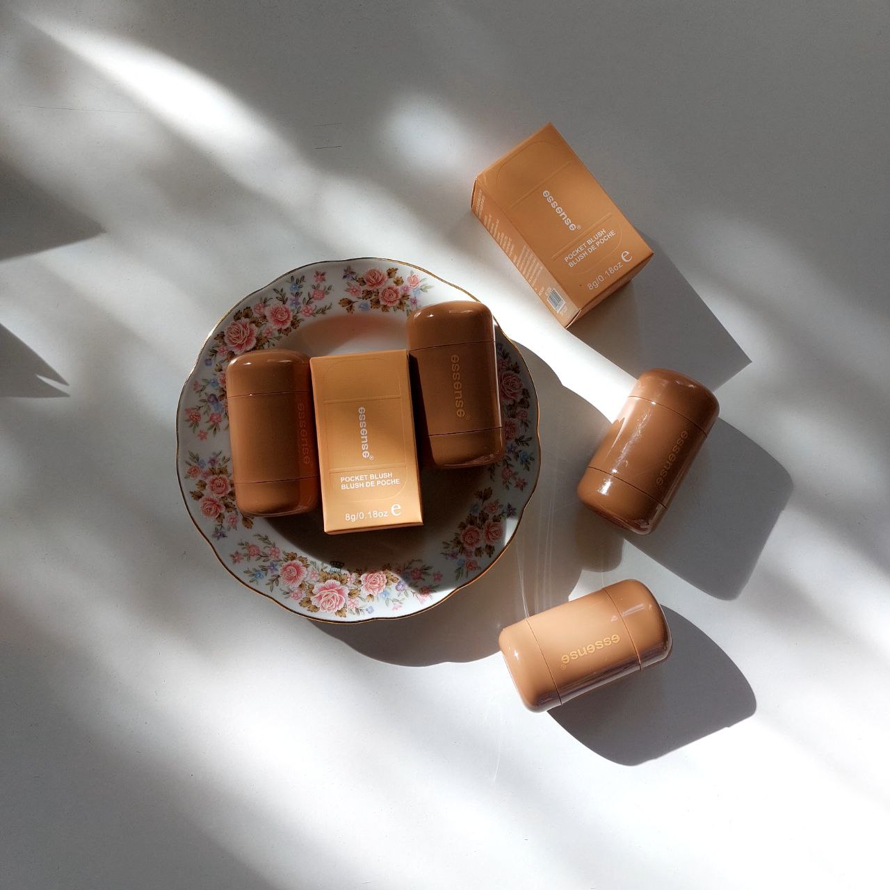 رژگونه استیکی طرح رود برند essense