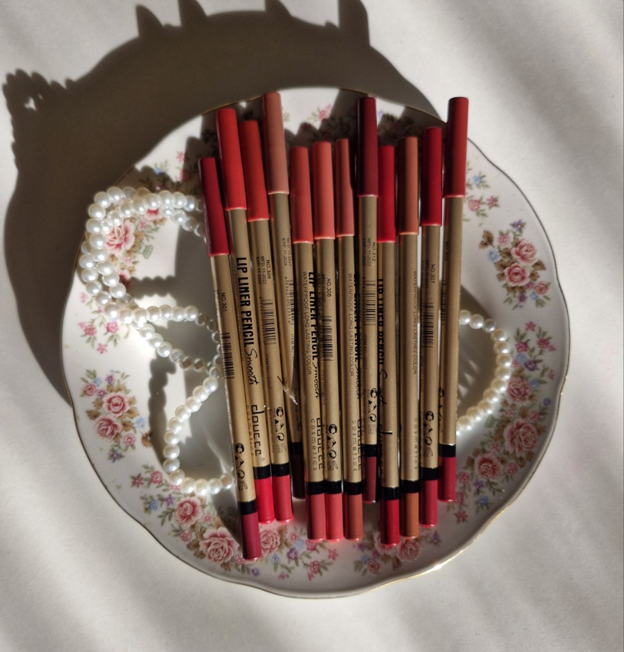 خط لب پوکه طلایی برند Doucce