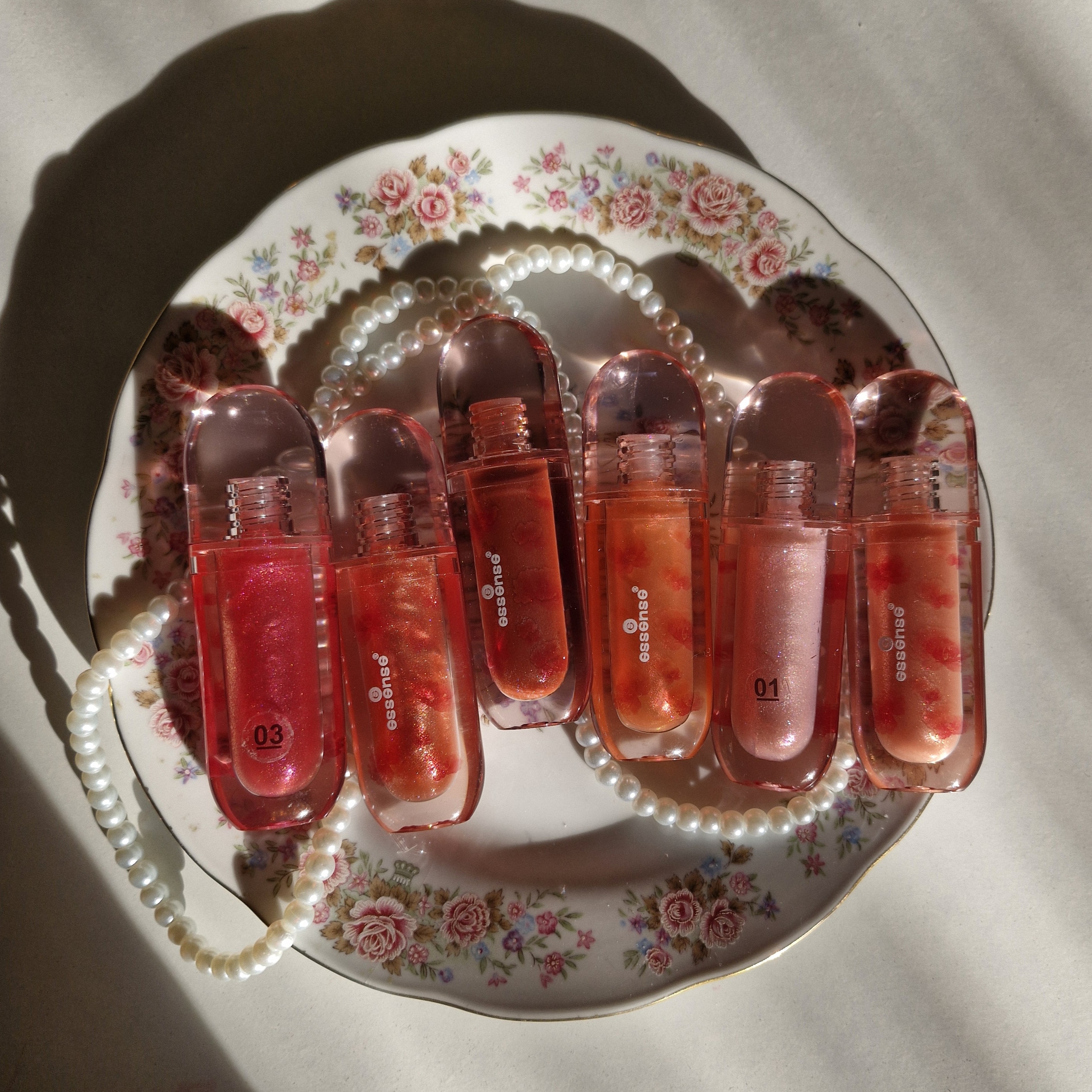 لیپگلاس شاینی برند essense